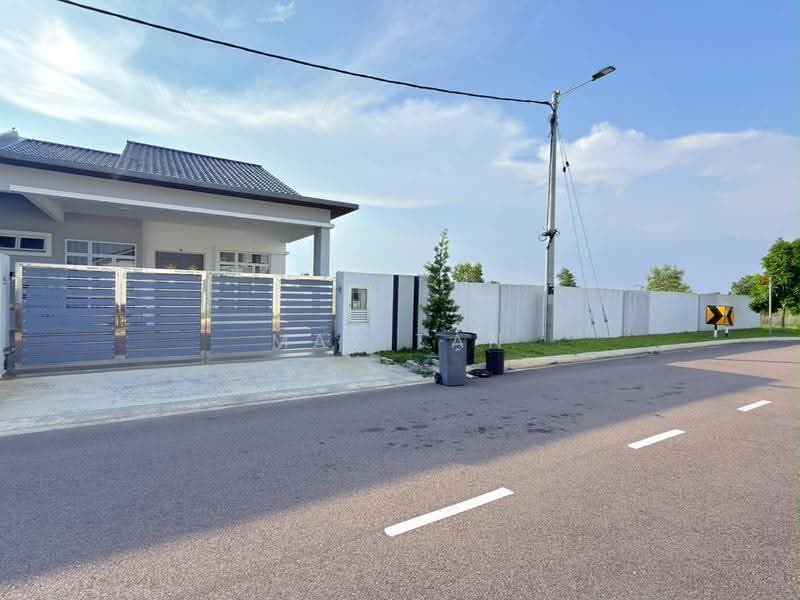 Rumah Berkembar untuk Dijual di Taman Bukit Perdana (Kluang) - May Tan - Exterior - PropertyGuru.com.my