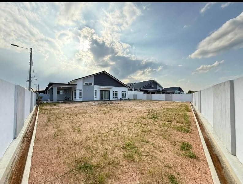 Rumah Berkembar untuk Dijual di Taman Bukit Perdana (Kluang) - May Tan - Exterior - PropertyGuru.com.my