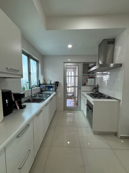 Kediaman Servis untuk Dijual di Kiara Designer Suites - Jeremy . - Kitchen - PropertyGuru.com.my