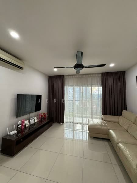 Kediaman Servis untuk Dijual di Kiara Designer Suites - Jeremy . - Living Room - PropertyGuru.com.my
