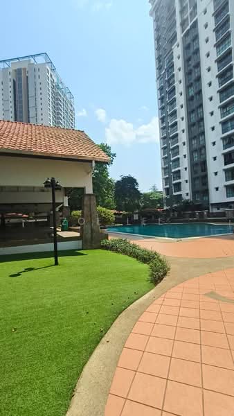 Pangsapuri untuk Dijual di Molek Pine 1 - Zoe Lee - PropertyGuru.com.my