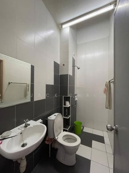 Rumah Teres 2-Tingkat untuk Dijual di Taman Setia Indah (Tebrau) - Jack Chai - Bathroom - PropertyGuru.com.my