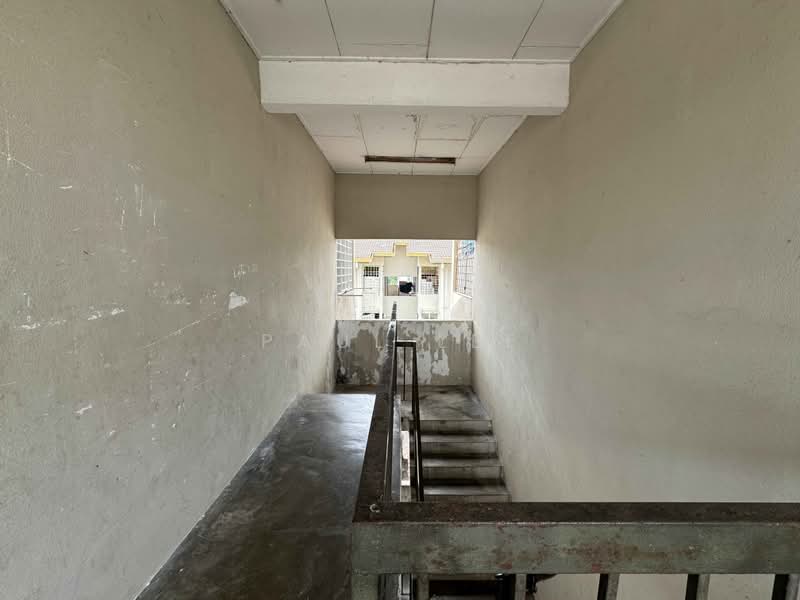 Apartment for Sale at Subang Perdana Goodyear Court 2 - Paul Lee - Corridor - PropertyGuru.com.my