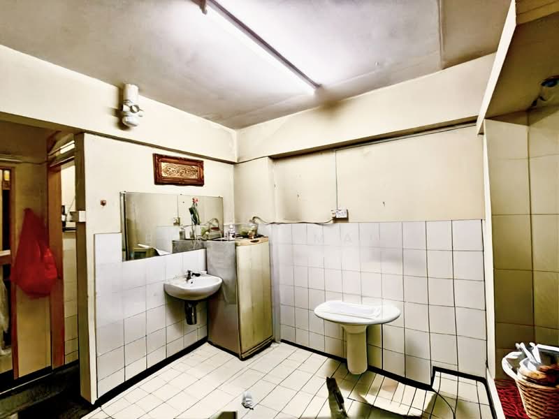 Pangsapuri untuk Dijual di Batai - Besh Ismail - Bathroom - PropertyGuru.com.my