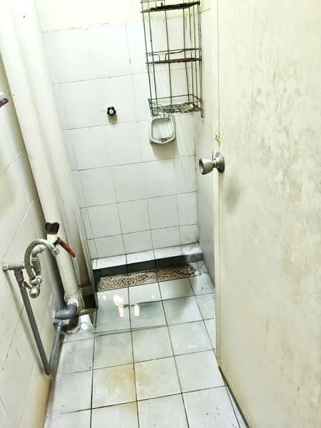 Pangsapuri untuk Dijual di Batai - Besh Ismail - Bathroom - PropertyGuru.com.my