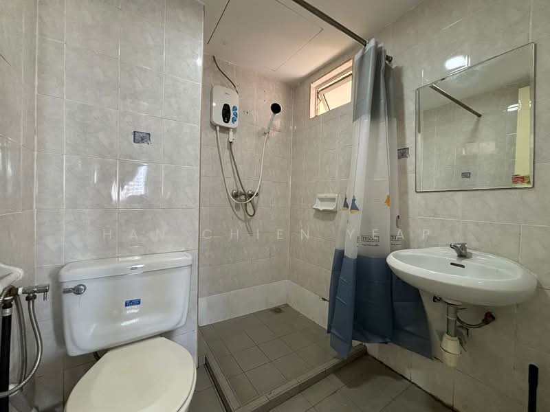 Kondominium untuk Disewa di Gold Coast Resort Condominium - Han Chien Yeap - Bathroom - PropertyGuru.com.my