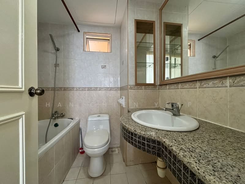 Kondominium untuk Disewa di Gold Coast Resort Condominium - Han Chien Yeap - Bathroom - PropertyGuru.com.my