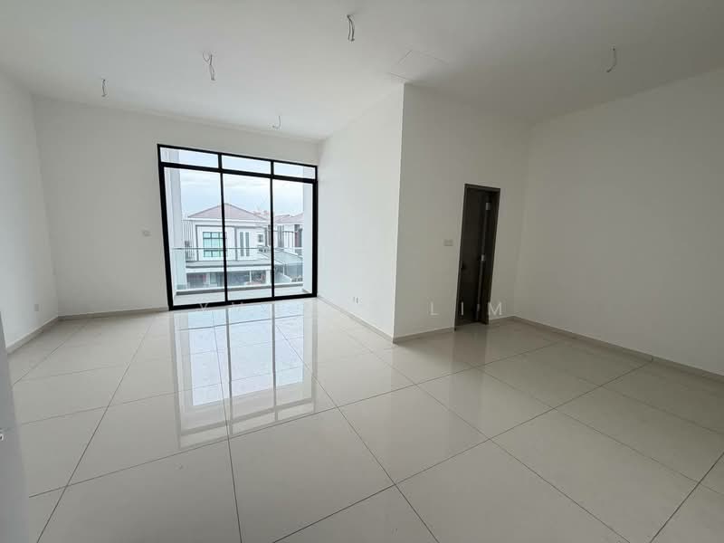 Cluster House for Sale in Austin Crest (Johor Bahru) - Yvonne Lim - Living Room - PropertyGuru.com.my