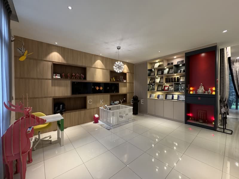 3-storey Terraced House for Sale in Serdang (Seri Kembangan) - CK Yee - PropertyGuru.com.my