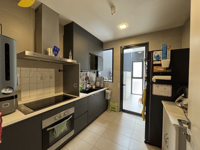 3-storey Terraced House for Sale in Serdang (Seri Kembangan) - CK Yee - PropertyGuru.com.my