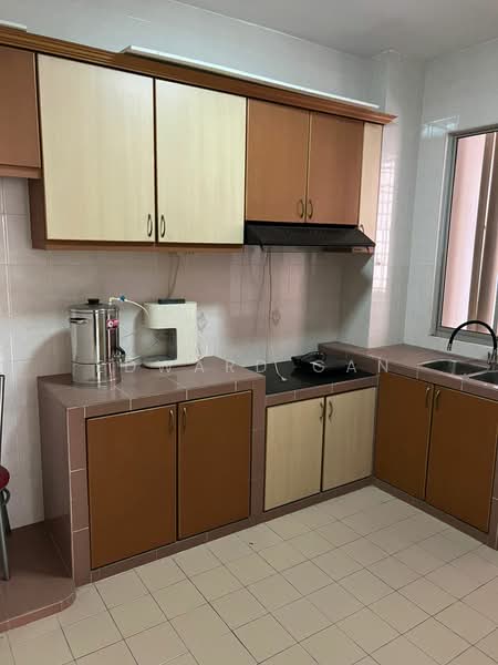 Pangsapuri untuk Dijual di Pangsapuri Persiaran Tanjung - Edward Gan - Kitchen - PropertyGuru.com.my