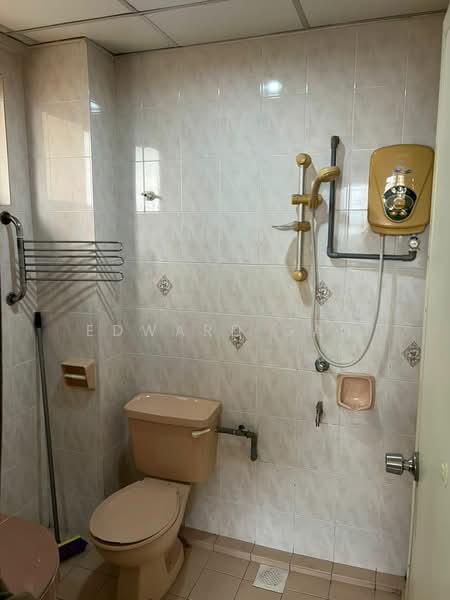 Pangsapuri untuk Dijual di Pangsapuri Persiaran Tanjung - Edward Gan - Bathroom - PropertyGuru.com.my