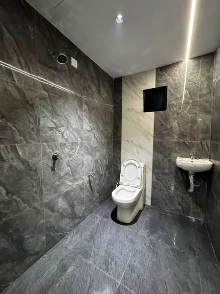 Rumah Teres 2-Tingkat untuk Dijual di Taman Pelangi (Johor Bahru) - Finn Aw - Bathroom - PropertyGuru.com.my