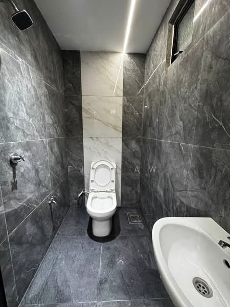 Rumah Teres 2-Tingkat untuk Dijual di Taman Pelangi (Johor Bahru) - Finn Aw - Bathroom - PropertyGuru.com.my