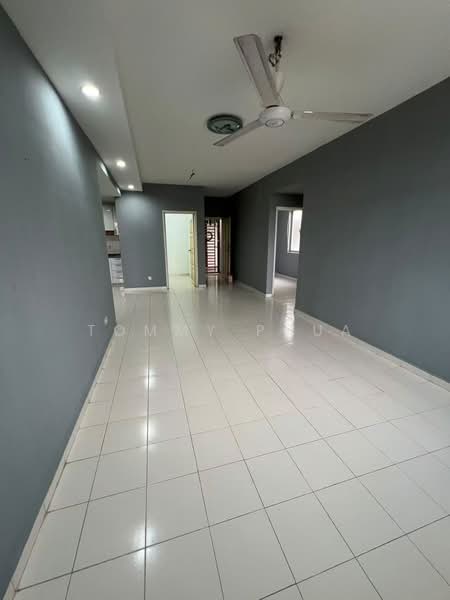 Pangsapuri untuk Disewa di Villa Krystal @ Bandar Selesa Jaya - Tommy Phua - Living Room - PropertyGuru.com.my