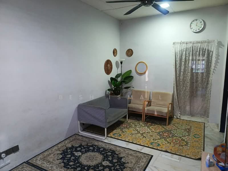 Rumah Teres untuk Dijual di Taman Banting Baru (Banting) - Besh Ismail - Living Room - PropertyGuru.com.my