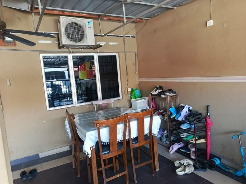 Rumah Teres untuk Dijual di Taman Banting Baru (Banting) - Besh Ismail - Dining Room - PropertyGuru.com.my