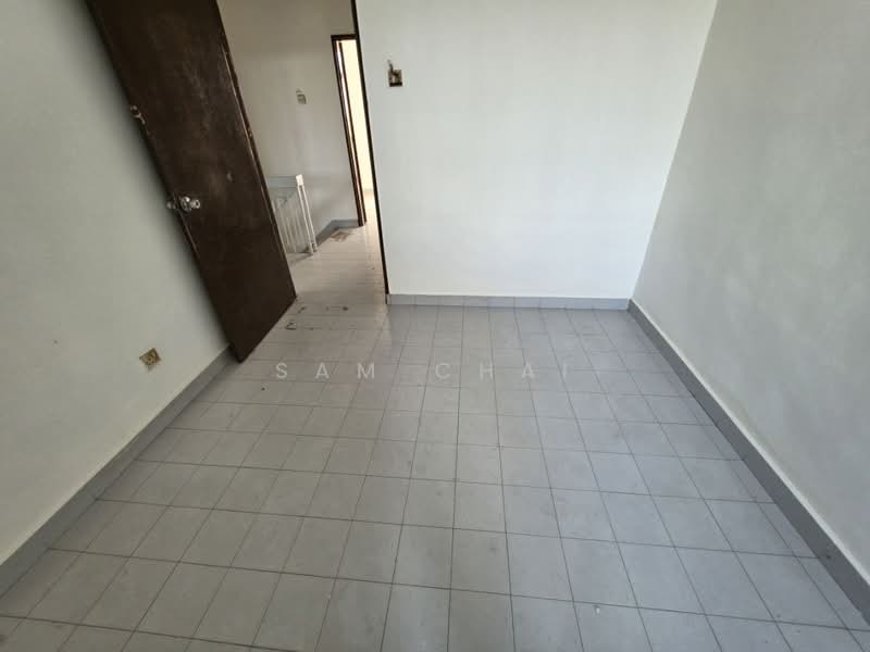 2-storey Terraced House for Sale in Taman Desa Cemerlang (Ulu Tiram) - Sam Chai - Interior - PropertyGuru.com.my