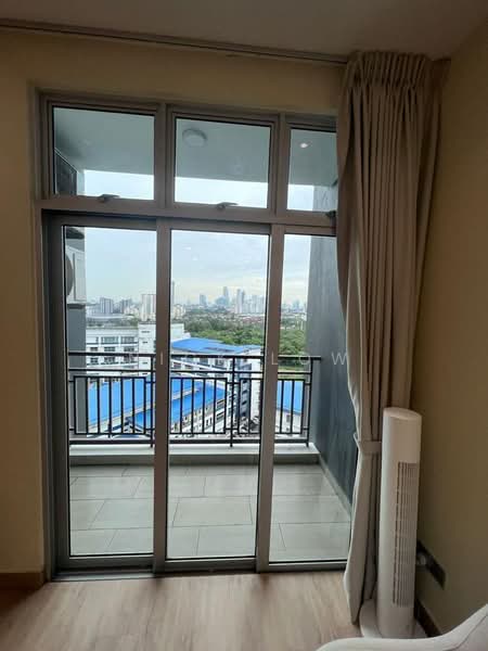 Kediaman Servis untuk Disewa di SKS Habitat - Nick Low - Balcony - PropertyGuru.com.my