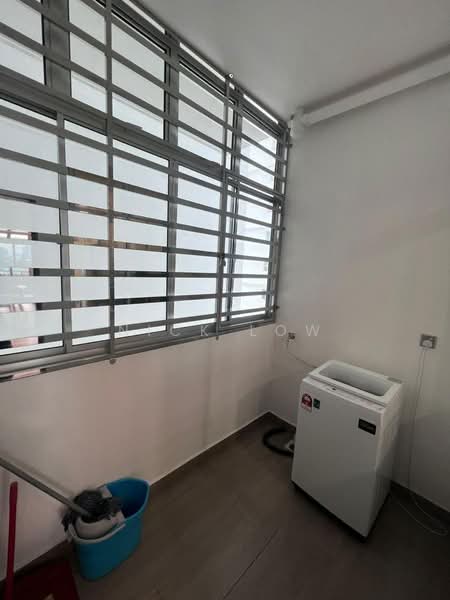 Kediaman Servis untuk Disewa di SKS Habitat - Nick Low - Balcony - PropertyGuru.com.my