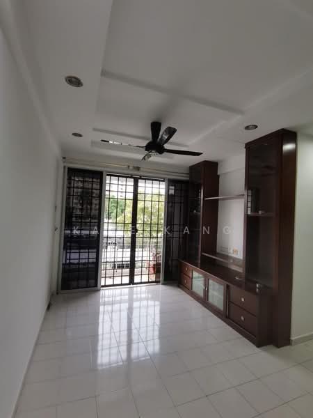 Kondominium untuk Dijual di Putra Place Condominium - Kaze Kang - Living Room - PropertyGuru.com.my