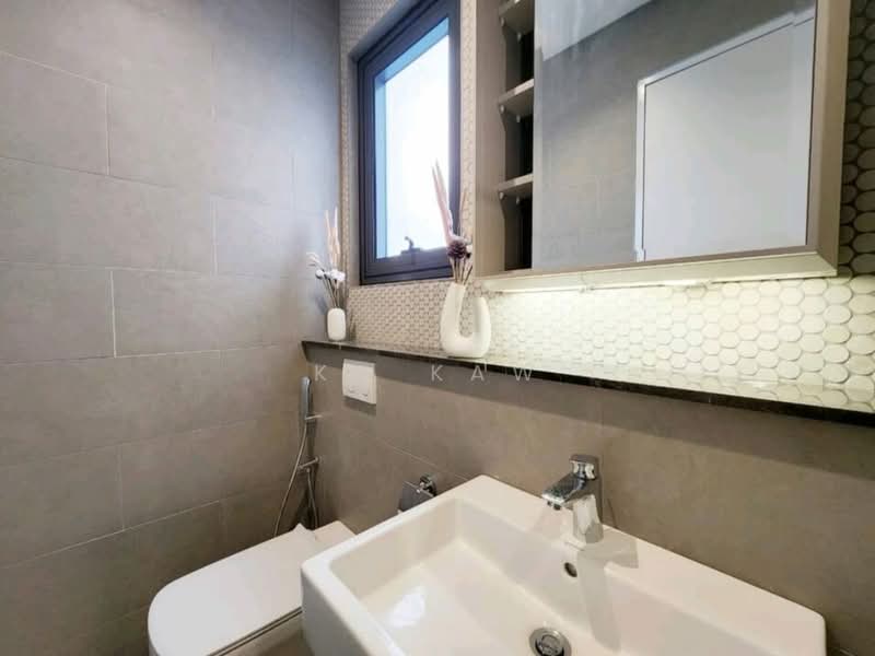 Kediaman Servis untuk Dijual di Lucentia Residences - KC KAW - Bathroom - PropertyGuru.com.my
