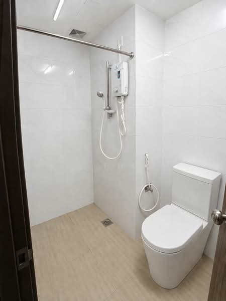 Kediaman Servis untuk Disewa di Country Garden Central Park - Ken Phoon - Bathroom - PropertyGuru.com.my