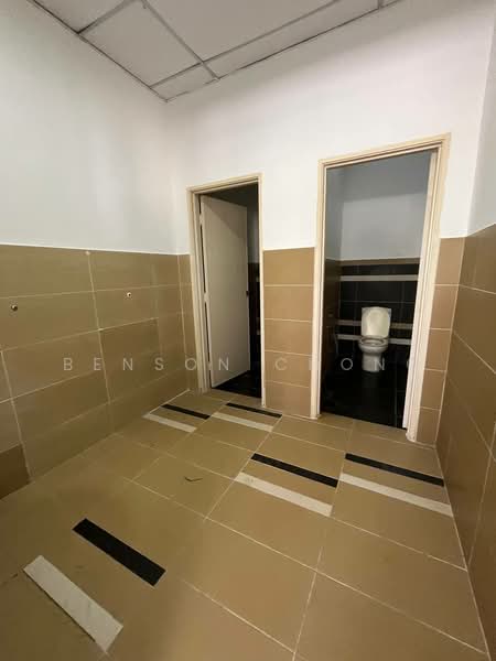 Cluster Factory for Rent in Taman Kempas Utama (Johor Bahru) - Benson Chong - Bathroom - PropertyGuru.com.my