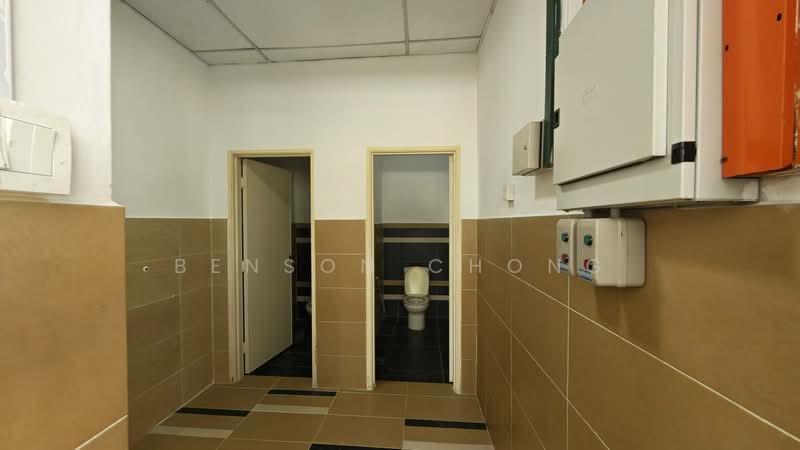 Cluster Factory for Rent in Taman Kempas Utama (Johor Bahru) - Benson Chong - Bathroom - PropertyGuru.com.my
