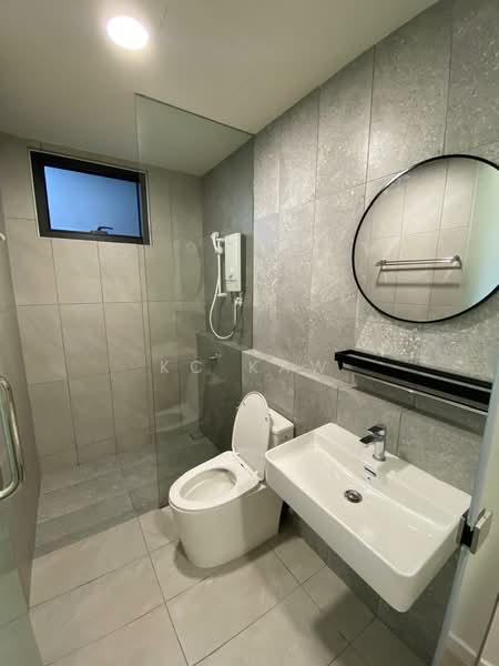 Kediaman Servis untuk Dijual di Emerald 9 - KC KAW - Bathroom - PropertyGuru.com.my