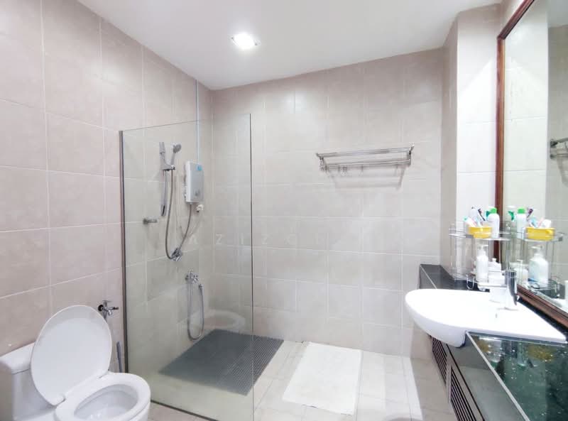 Bungalow House untuk Dijual di Bandar Seri Putra (Bangi) - Azizol . - Bathroom - PropertyGuru.com.my