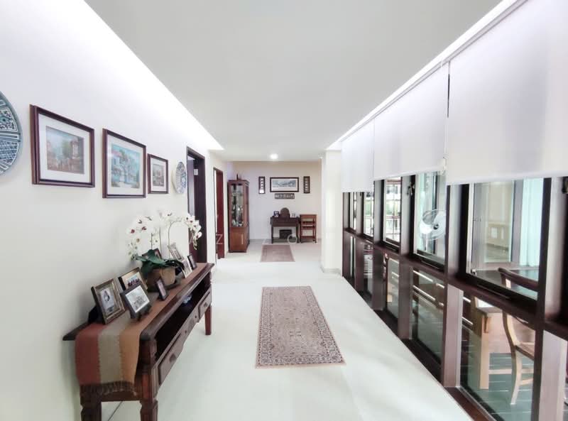 Bungalow House untuk Dijual di Bandar Seri Putra (Bangi) - Azizol . - Corridor - PropertyGuru.com.my