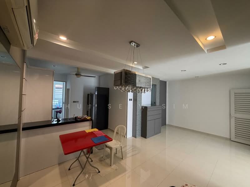 3-storey Terraced House for Sale in Bandar Putra (Kulai) - Phui Seiw Sim - Kitchen - PropertyGuru.com.my