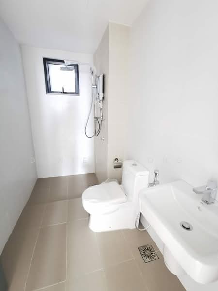 Kediaman Servis untuk Dijual di TRIO By Setia - Daniel Chong - Bathroom - PropertyGuru.com.my