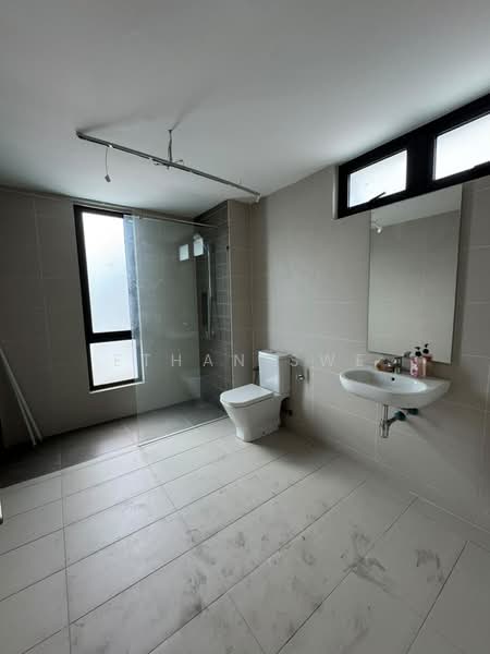 Rumah Teres 3-Tingkat untuk Dijual di Bukit Rahman Putra (Sungai Buloh) - Ethan Swe - Bathroom - PropertyGuru.com.my