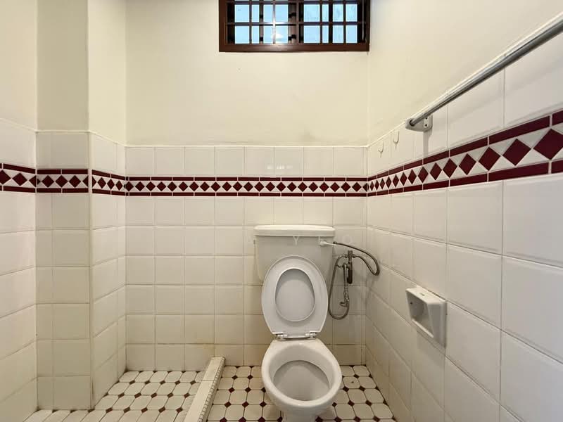 2-storey Terraced House for Sale in Taman Molek (Johor Bahru) - Eva Yeo - Bathroom - PropertyGuru.com.my