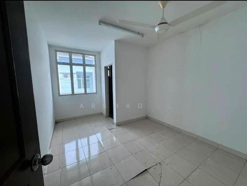 2-storey Terraced House for Sale in Bandar Uda Utama (Johor Bahru) - Arshad . - Interior - PropertyGuru.com.my