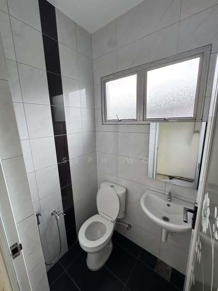 Shop / Office for Rent in Bandar Ipoh Raya (Ipoh) - Joseph Wong - Bathroom - PropertyGuru.com.my