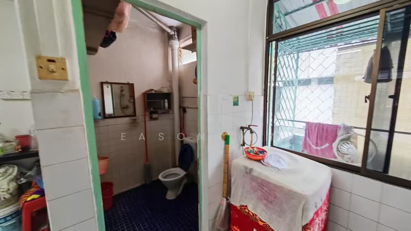 Flat for Sale at Taman Terubong Jaya - Eason Tan - Bathroom - PropertyGuru.com.my