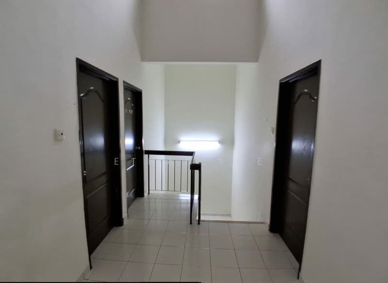 Rumah Teres 2-Tingkat untuk Dijual di Bukit Rahman Putra (Sungai Buloh) - Ethan Swe - Corridor - PropertyGuru.com.my