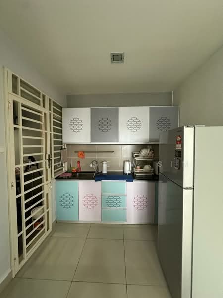 Pangsapuri untuk Dijual di D'Putra Suites - Phui Seiw Sim - Kitchen - PropertyGuru.com.my