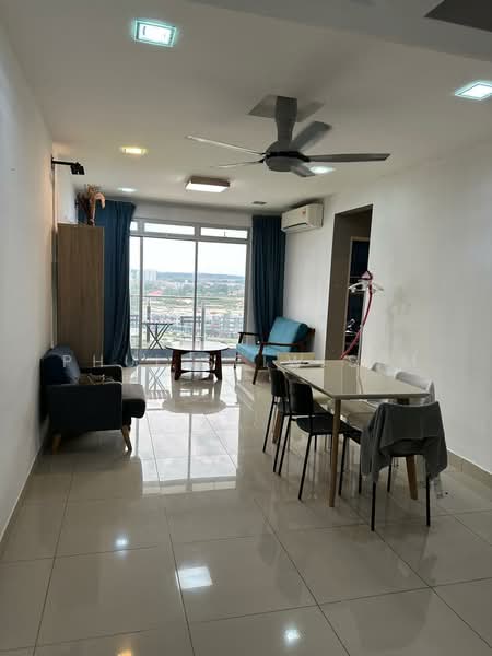 Pangsapuri untuk Dijual di D'Putra Suites - Phui Seiw Sim - Living Room - PropertyGuru.com.my