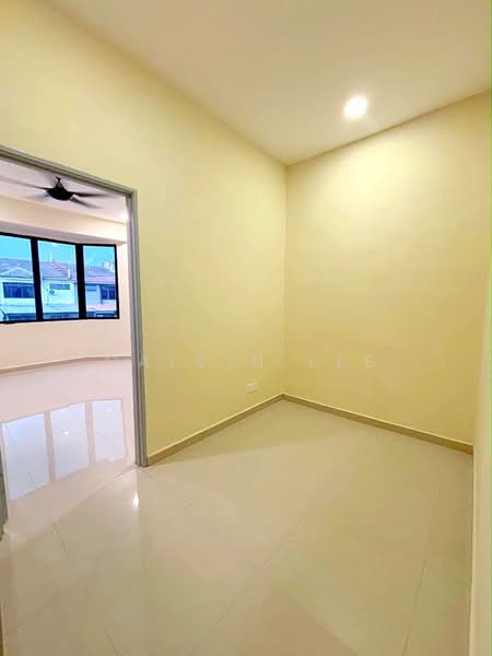 Rumah Teres 2-Tingkat untuk Dijual di Taman Anggerik (Tampoi) - Calvin Lee - PropertyGuru.com.my