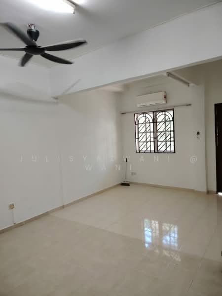 2-storey Terraced House for Rent in Taman Puchong Indah (Puchong) - Julisyazwani @ Wani - Living Room - PropertyGuru.com.my