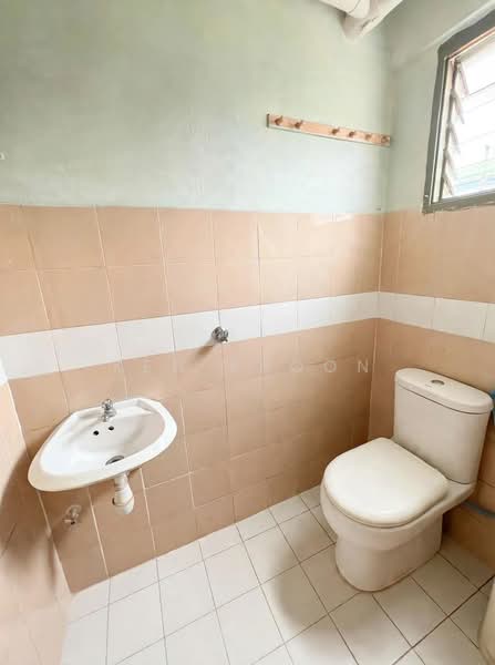 Flat for Sale at Pelangi Damasara 3 - Ken Phoon - Bathroom - PropertyGuru.com.my