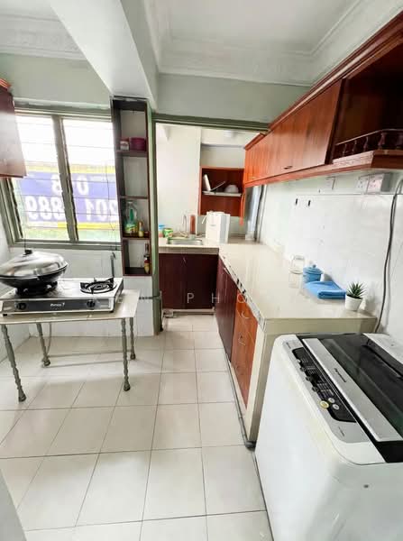 Flat for Sale at Pelangi Damasara 3 - Ken Phoon - Kitchen - PropertyGuru.com.my
