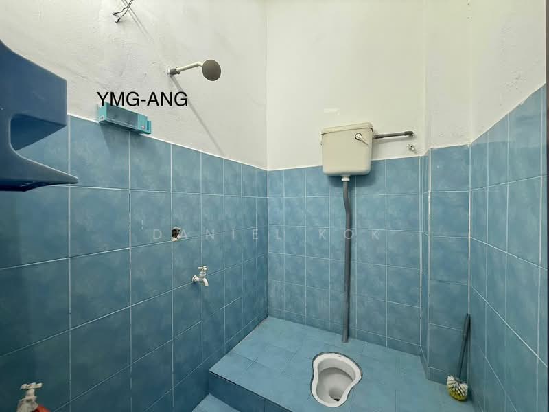 1-storey Terraced House for Sale in Kampung Teluk Panglima Garang (Telok Panglima Garang) - Daniel Kok - Bathroom - PropertyGuru.com.my