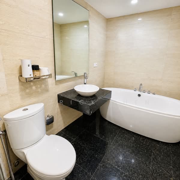 Kediaman Servis untuk Dijual di Pavilion Residences - Patrick Chen - Bathroom - PropertyGuru.com.my
