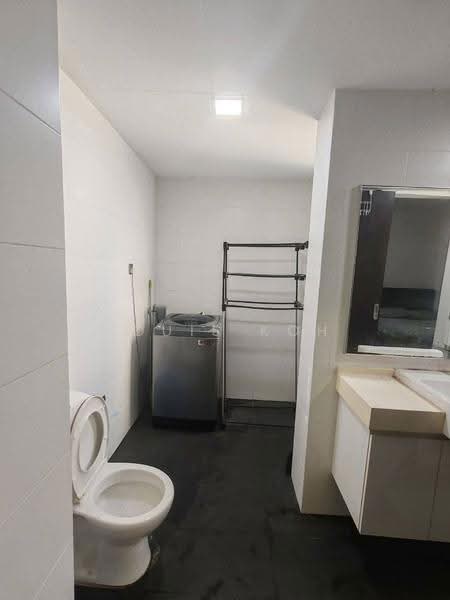 Kediaman Servis untuk Dijual di V@SUMMERPLACE - Louis Koh - Bathroom - PropertyGuru.com.my