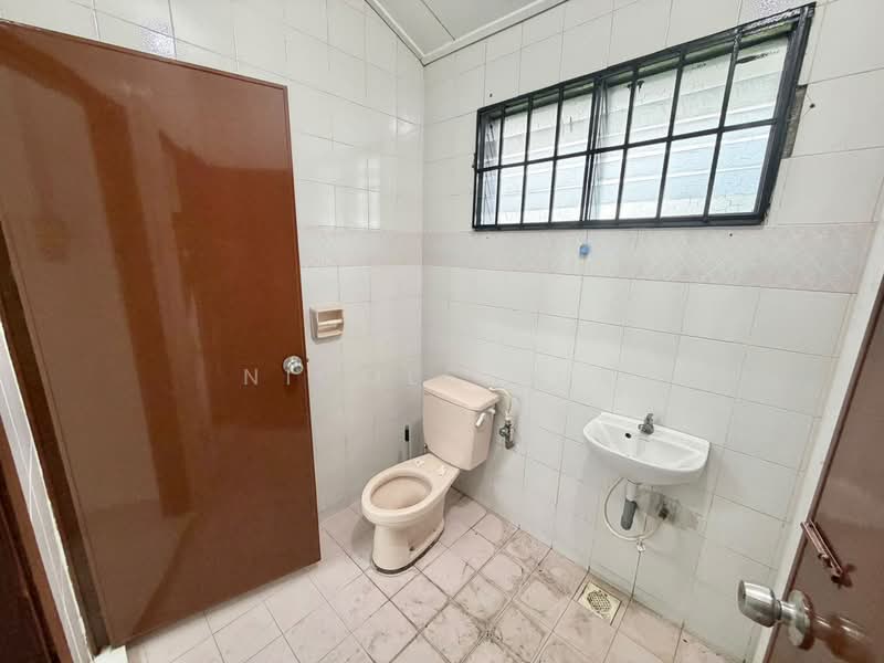 2-storey Terraced House for Sale in Taman Johor Jaya (Johor Bahru) - Nicole Pua - Bathroom - PropertyGuru.com.my